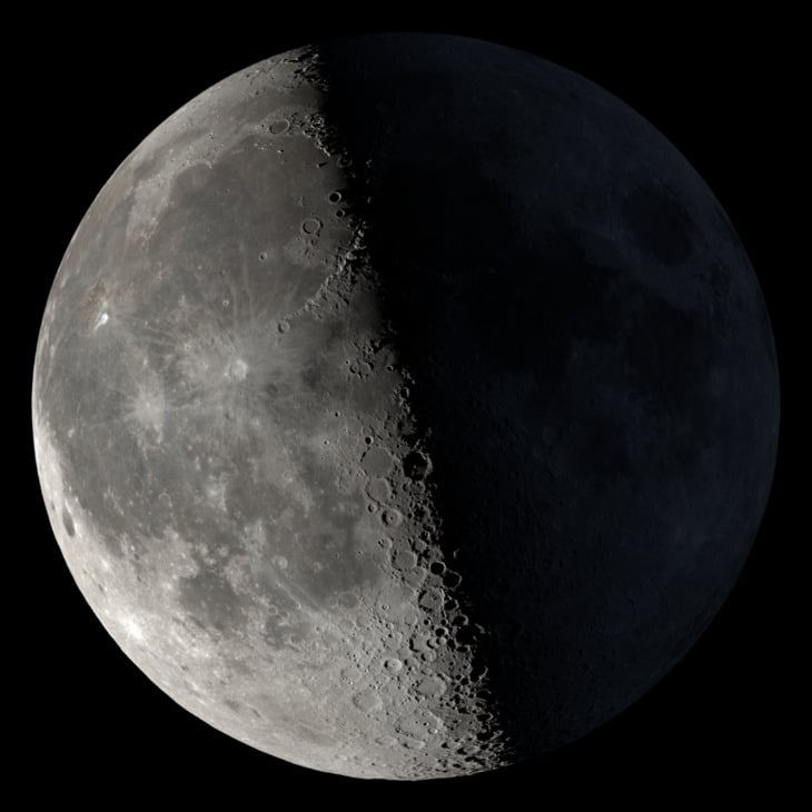 Dernier quartier : photo de la Lune vue de la Terre, NASA