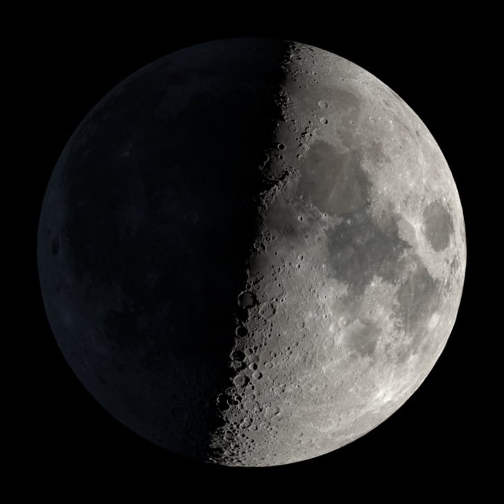 Premier quartier : photo de la Lune vue de la Terre, NASA
